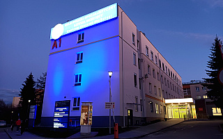 Szpital dziecięcy podświetli się na niebiesko. To znak solidarności z osobami autystycznymi